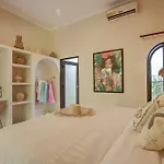 Villa Seminyak 3 Beds With Pool, Butler & Parking M5