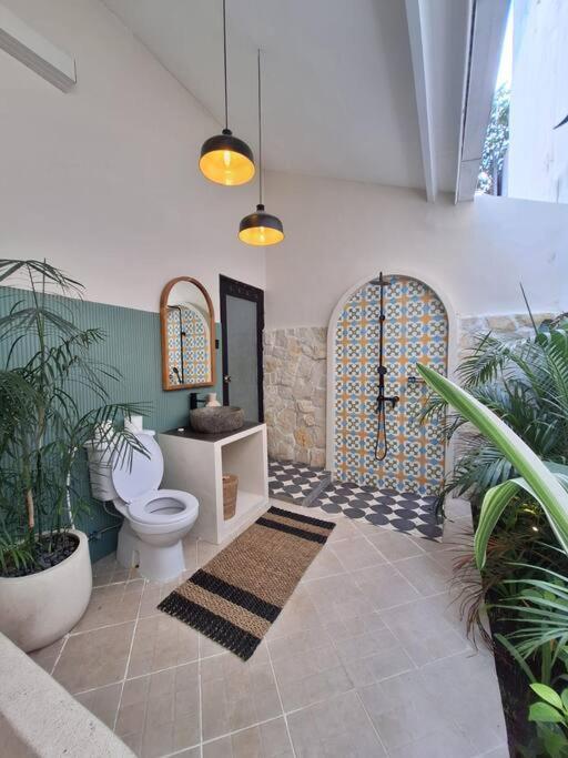 3 Beds With Pool, Butler & Parking M5 *