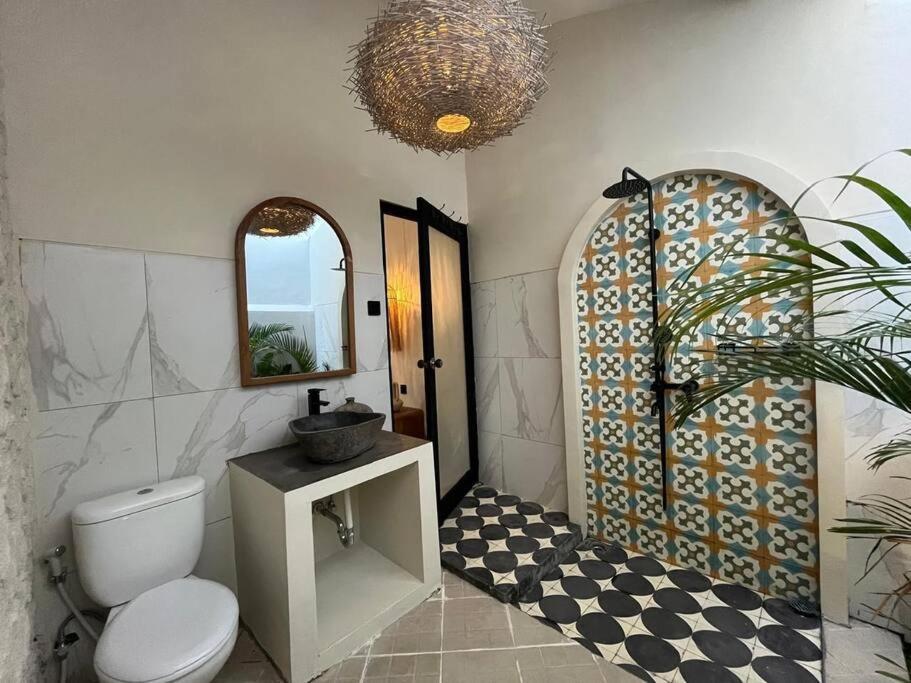 3 Beds With Pool, Butler & Parking M5 *