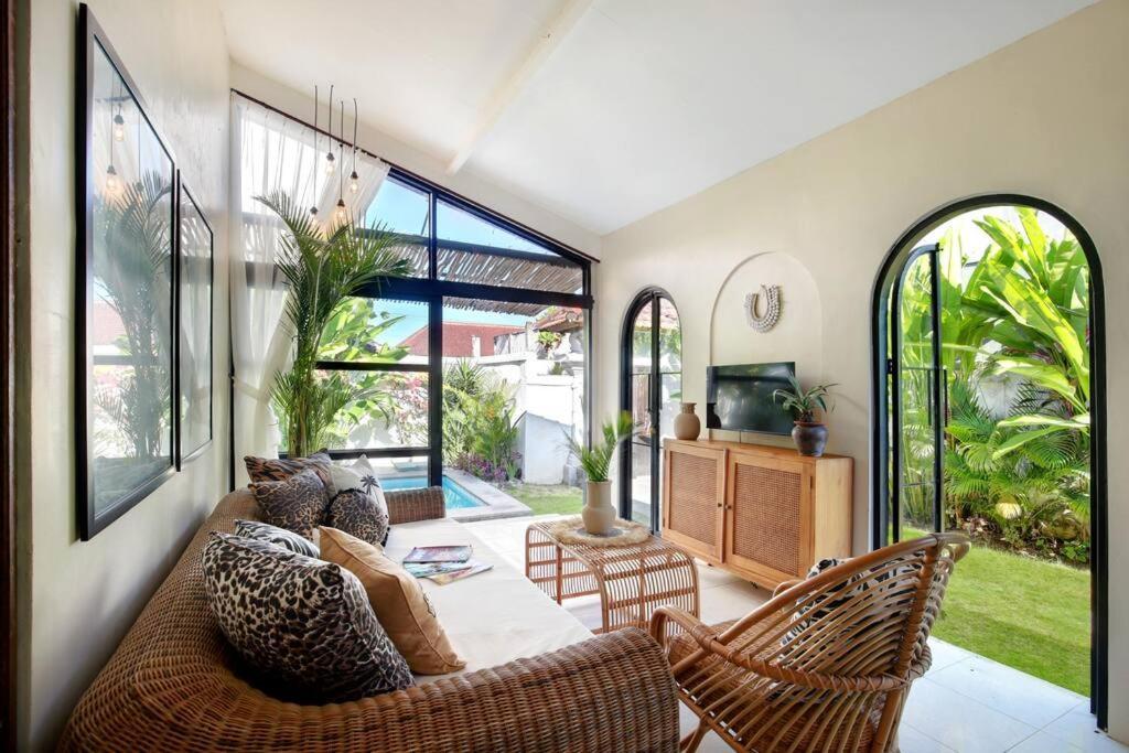 3 Beds With Pool, Butler & Parking M5 Apartemen