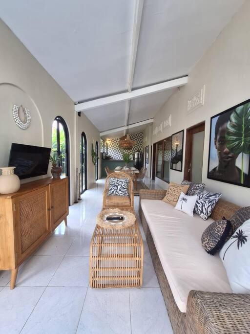 3 Beds With Pool, Butler & Parking M5 Apartemen Seminyak (Bali)