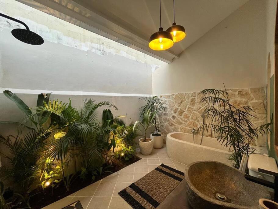 3 Beds With Pool, Butler & Parking M5