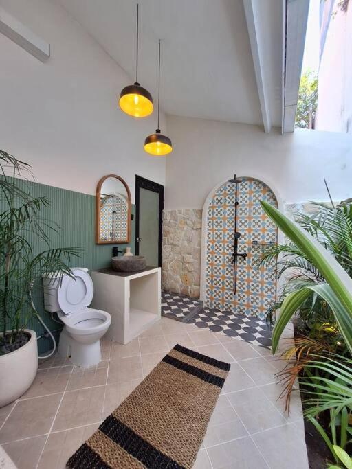3 Beds With Pool, Butler & Parking M5 *